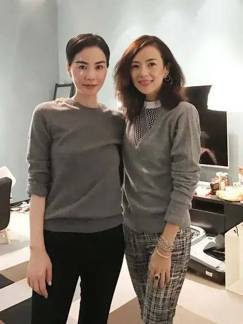 女明星：_韩国美女明星排行榜女_国内明星健身图片女