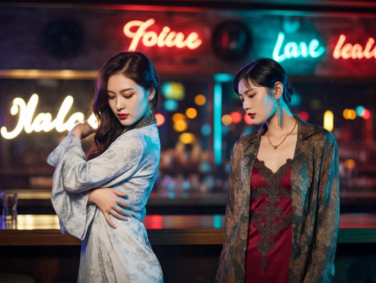 舞衫歌扇轻摇韵律生，探寻成语组词中的古典美